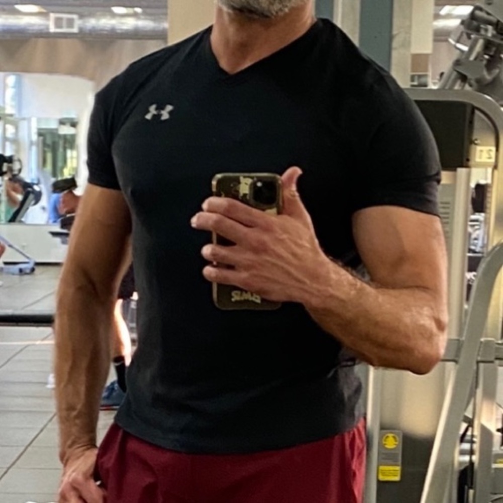 Under Armour HeatGear Running/ Gym Shirt , Size M  Fitted - Picture 5 of 5